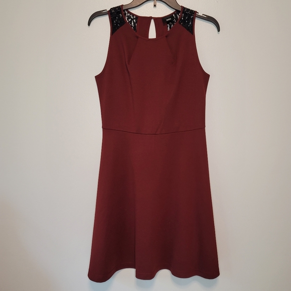 Mossimo Maroon Dress Sleeveless Black Lace Detail Small - Picture 2 of 11